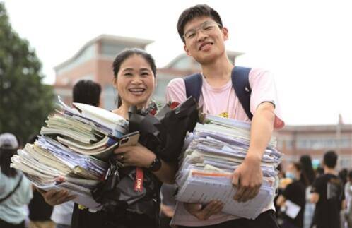 高考|江苏近35万名考生9日顺利结束高考 预计25日成绩公布