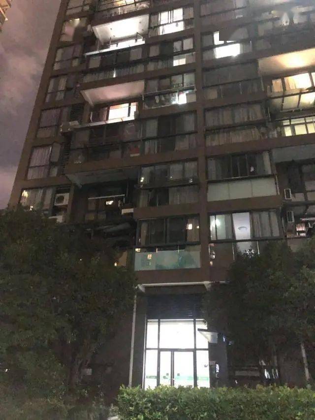 沙发|7秒监控曝光，业主群瞬间炸锅：疯了吗，楼上这是什么心理？！