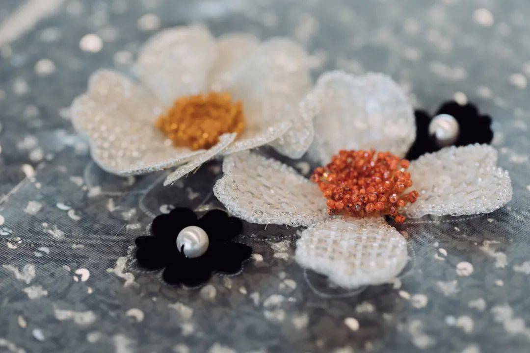 刺绣|清晨从剧院走出的朋克公主,这样的CHANEL你遇见过吗?