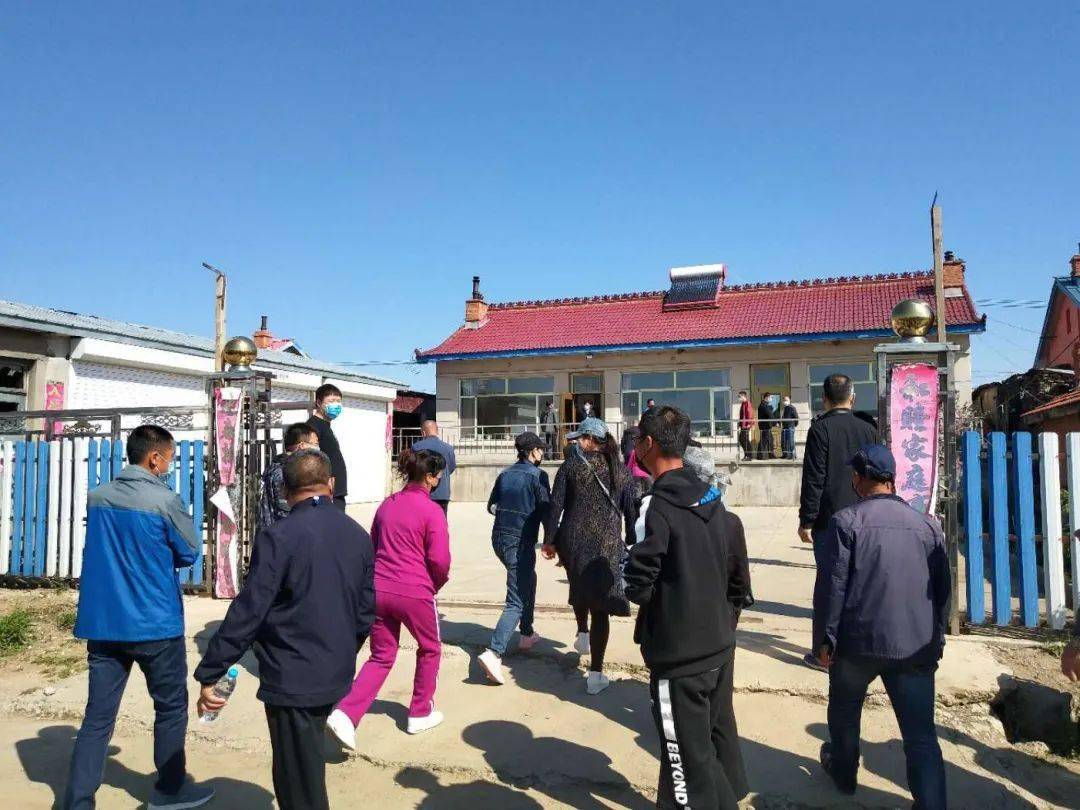 翰章乡 翰章乡庭院打扫前后对比 翰章乡永富村徐红梅家 来 源:江南镇