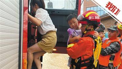 师生|洪水涌来幼儿园变“孤岛”消防车转移被困师生