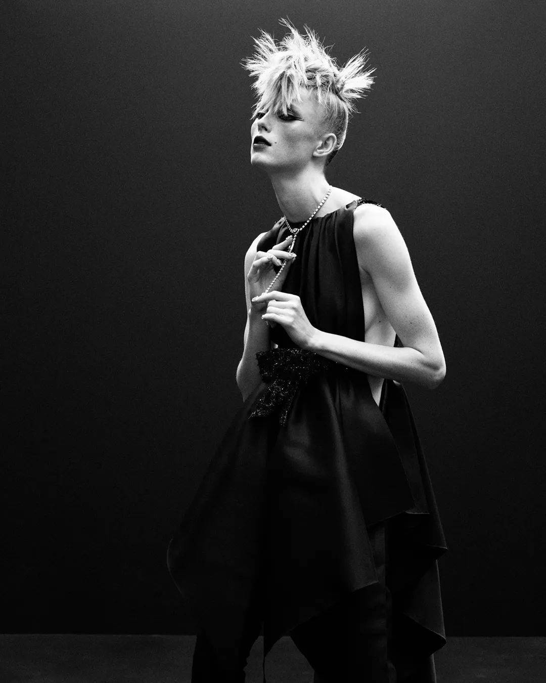 刺绣|清晨从剧院走出的朋克公主,这样的CHANEL你遇见过吗?