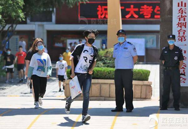 烟台|终于考完了！烟台考场外这一幕看着看着就忍不住了……