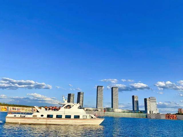 乌兰木伦景观湖游艇,快艇