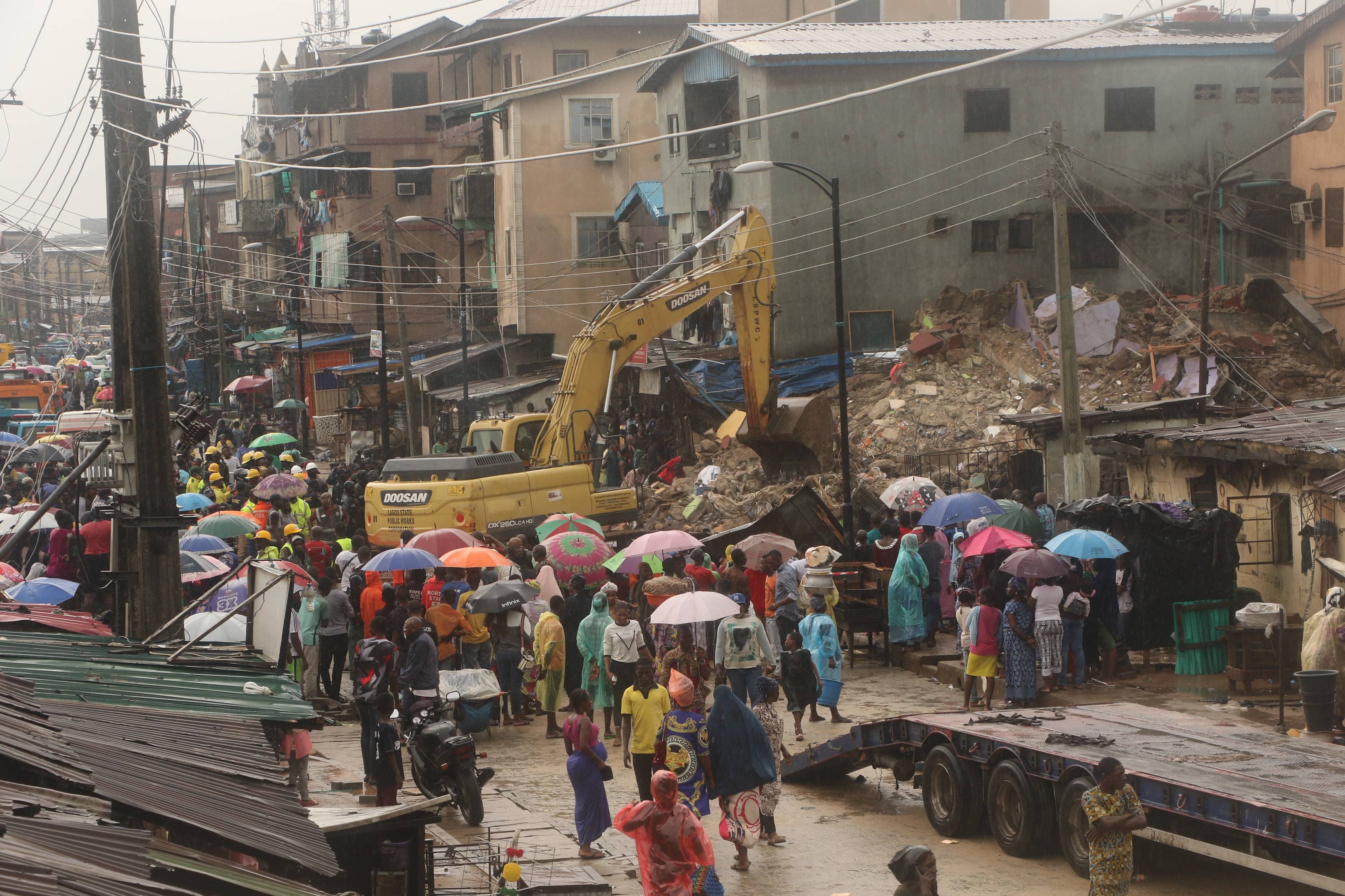 乐鱼全站官网在线登录：尼日利亚拉各斯一栋居民楼倒塌 三人死亡