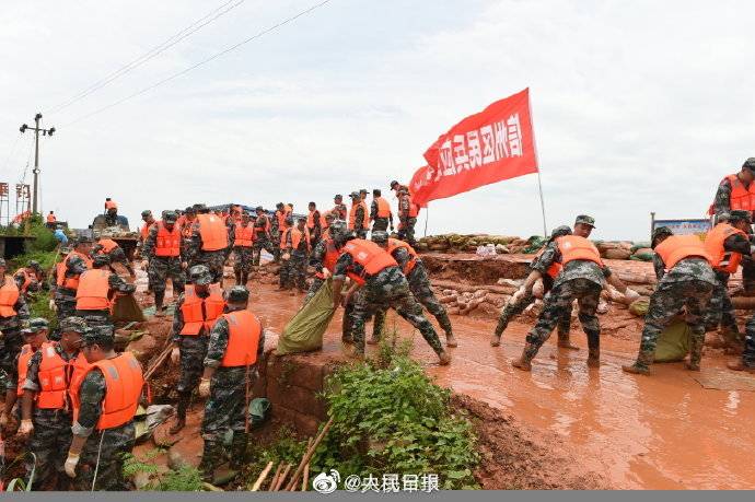 水位|鄱阳湖水位突破1998年历史极值 数千官兵全力抗洪抢险