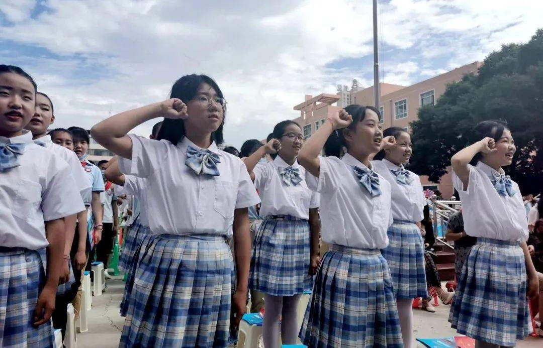 "心怀感恩,笃志筑梦"——榆中县文成小学举行2020届小学毕业典礼