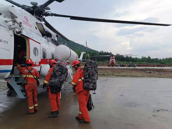林区|内蒙古大兴安岭林区12日发生13起雷电森林火灾 已合围扑灭11起2起得到有效控制