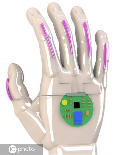 美加州|美加州大团队研发特殊手套 可实现手语转语音