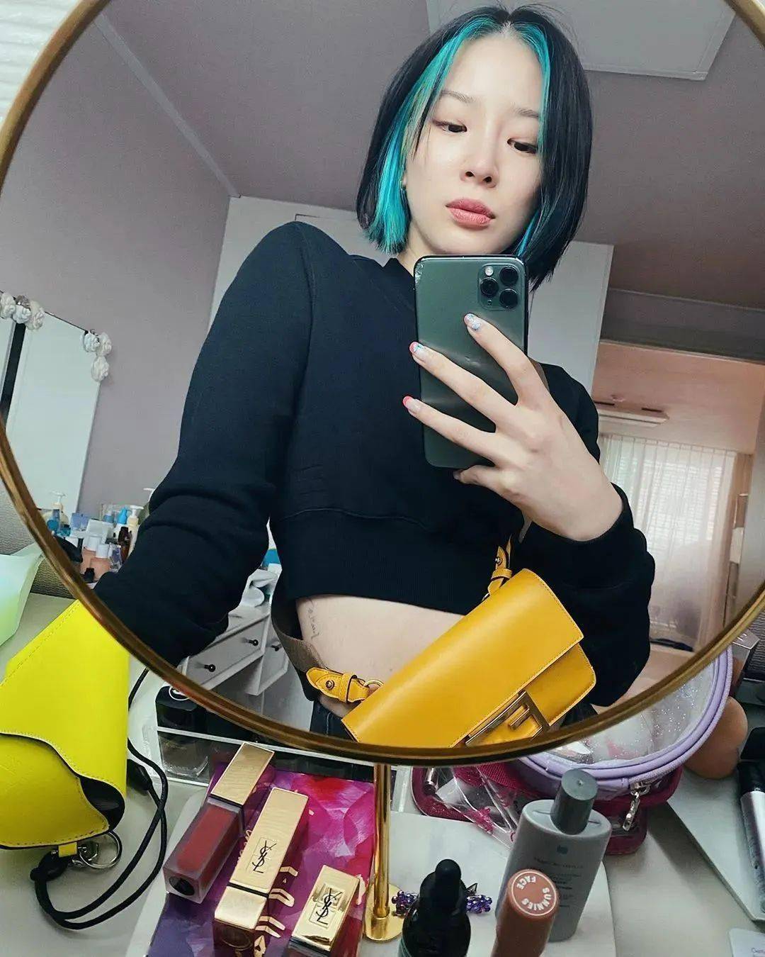 刘海|看了杨超越、Jennie们的非主流挑染 我居然有点心动