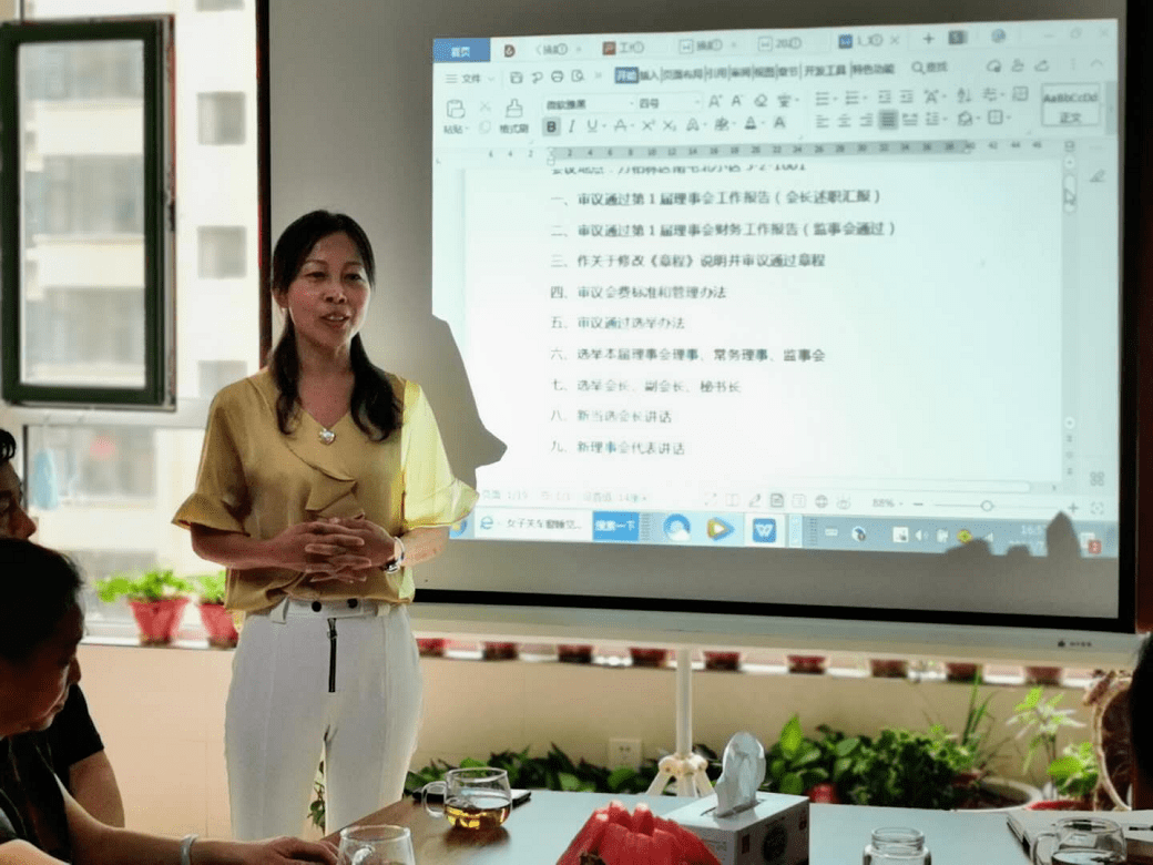 理事张瑾丽发言