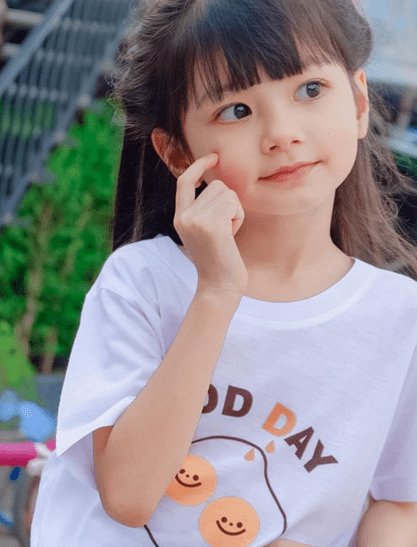 Onew|泰国6岁小萝莉凭借一组照片火爆ins，网友直呼：又来骗我们生女儿！