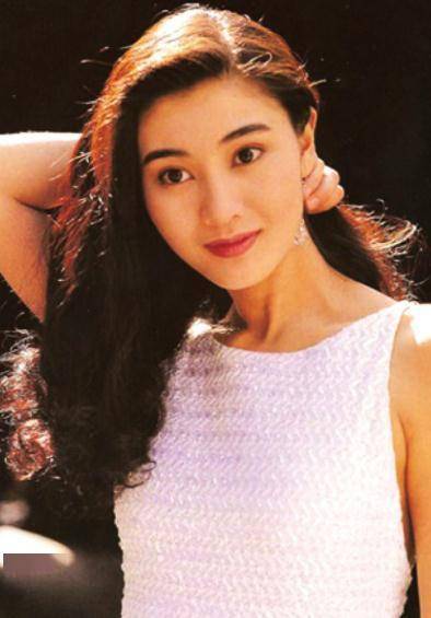 刘海|50岁李嘉欣剪空气刘海,不减龄反显老,意外暴露致命缺点