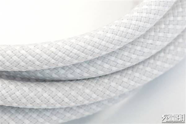 iPhone|iPhone 12系列或将提供一条全新闪电至USB-C编织线