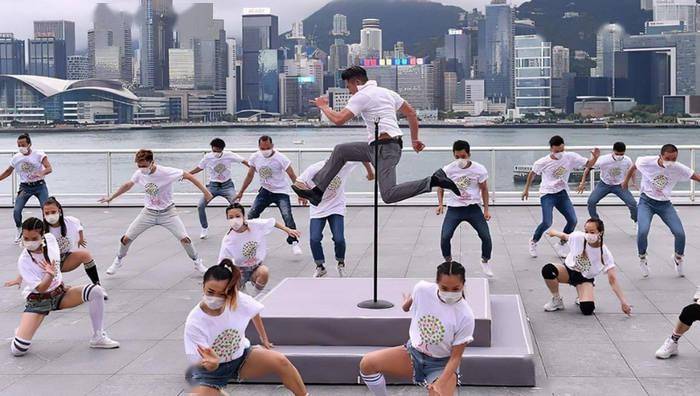 美颜|32岁方媛晒麻花辫造型， 美颜后皮肤光滑似婴儿，去掉滤镜认不出