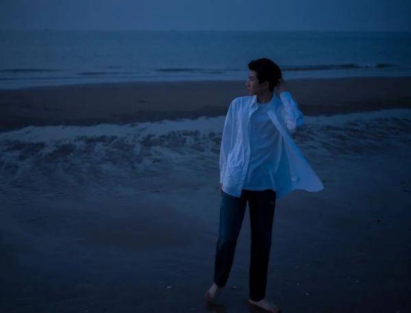 易烊|王源《肆百击》展现四百种可能，王俊凯、易烊千玺鼎力支持！