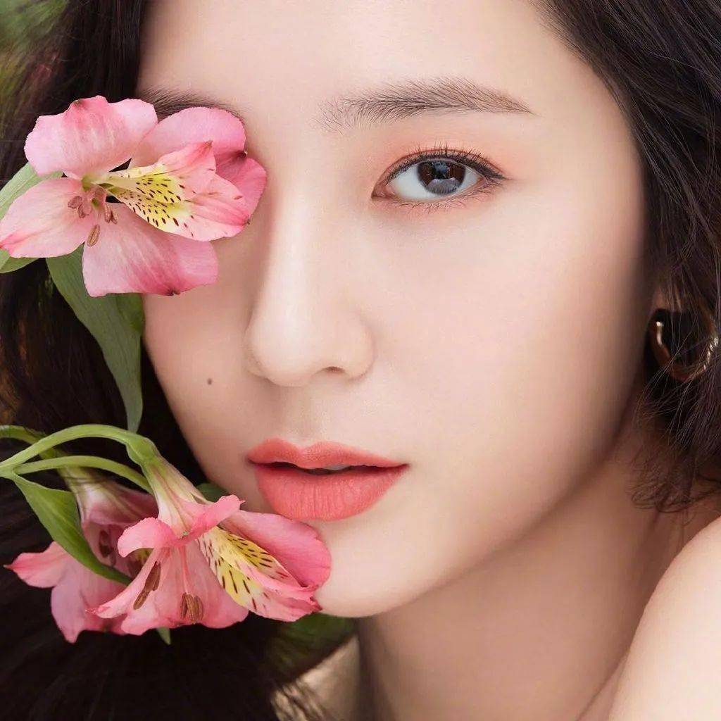 肌肤|Krystal郑秀晶上线营业，还是迷人的存在~