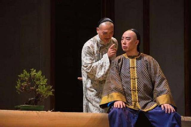 晚清首富胡雪岩死临死前:让九姨太将寿衣一角撕下,交给一神秘人
