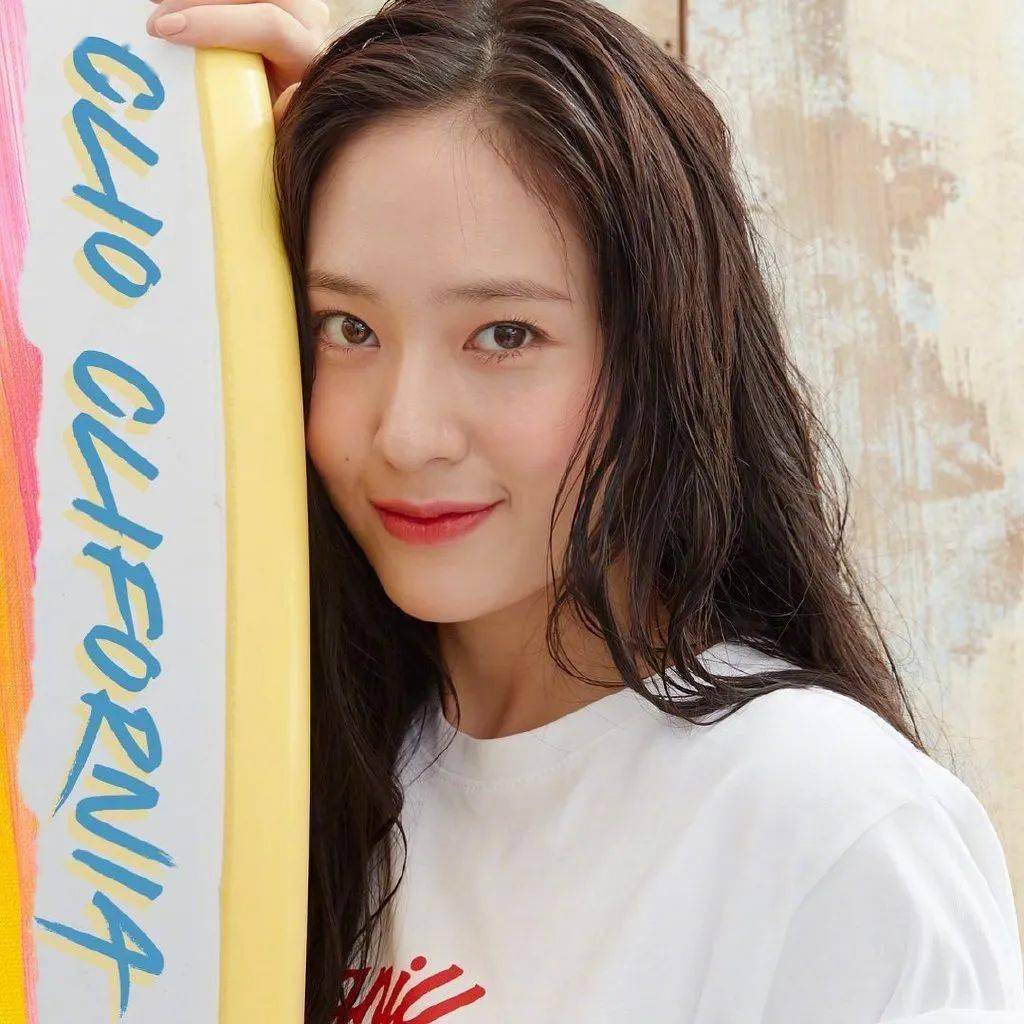 肌肤|Krystal郑秀晶上线营业，还是迷人的存在~