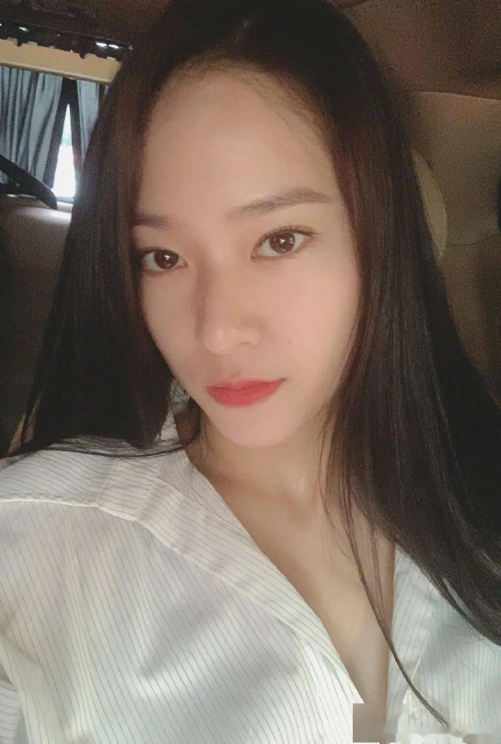 肌肤|Krystal郑秀晶上线营业，还是迷人的存在~