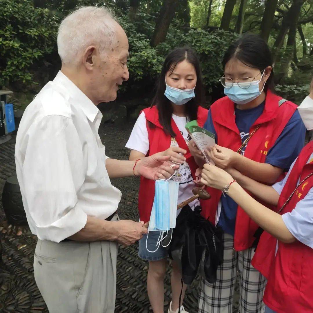 宁卫青年暑期社会实践之91关爱老人传递真爱