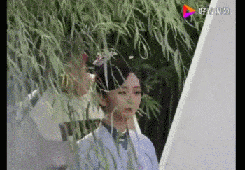 吐槽|热巴新古装造型曝光！发际线被疯狂吐槽，造型师为啥这样对美女？