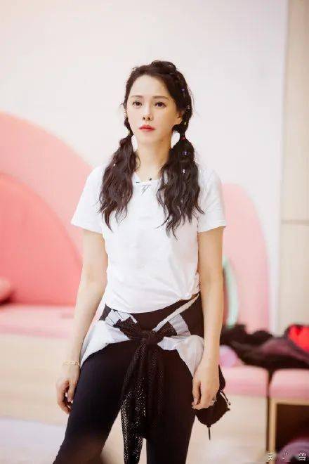 耳环|人狠话不多，厚积薄发的她们到底靠什么赢？深扒了舞台造型后大家都沉默了...