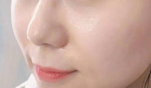 角质|能搓出“脏东西”的它3秒卖出一瓶！去角质、黑头、收毛孔，给你肌肤来次“大扫除”!