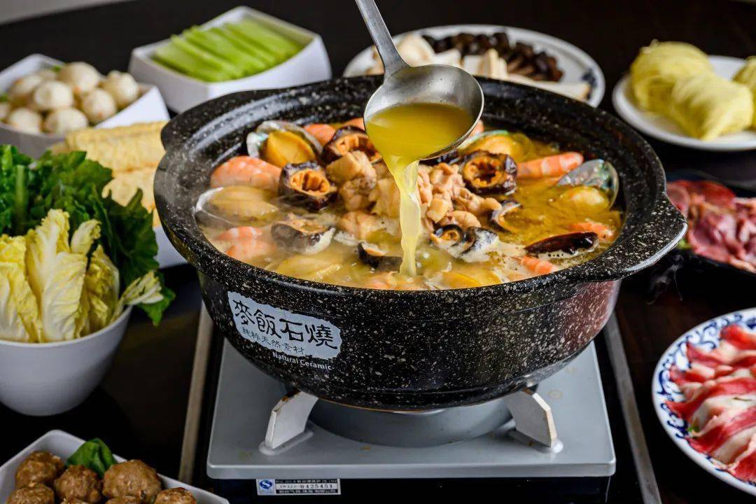 8折!老广私藏的超壕鸡煲,用鲍鱼海参瑶柱来煮!还是湛江人会吃!_肥牛