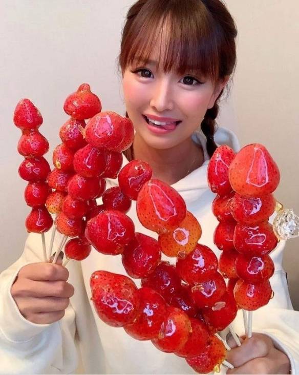 日本女高中生正确打开方式get!美少女钟情草莓糖葫芦
