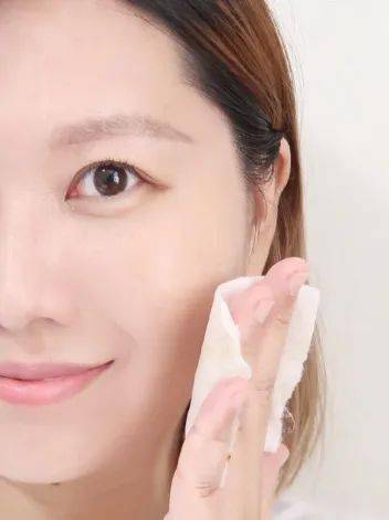 痘痘|大揭秘：她们真的从来不长痘吗？