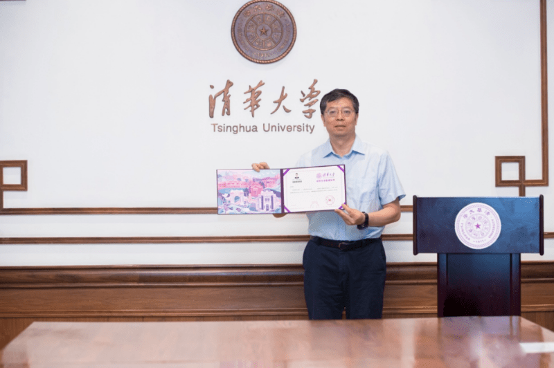 通知书|清华新版研究生录取通知书出炉，首份通知书主人是武汉伢