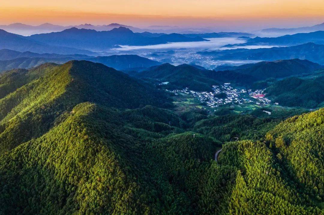 青山环抱林海茫茫的上杭县古田镇吴地村