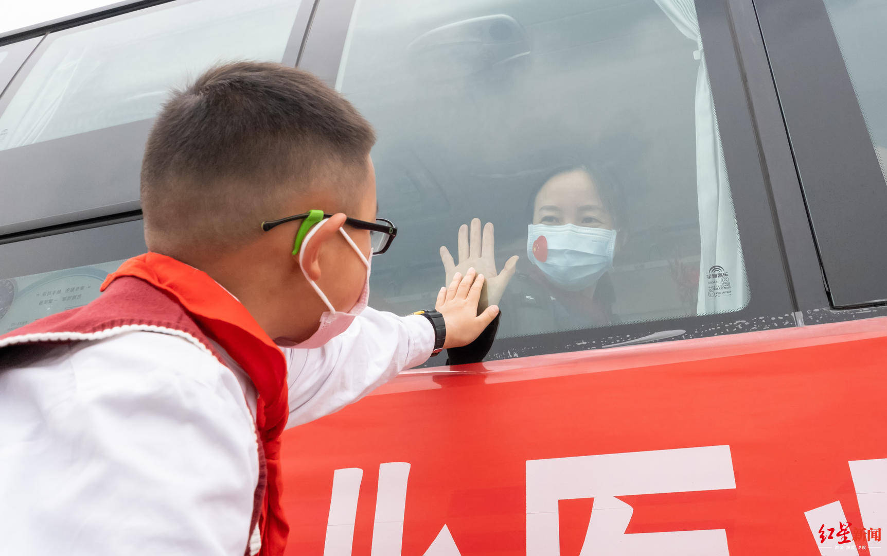 镜头|泪目！那些镜头下的抗“疫”瞬间，你见过吗？