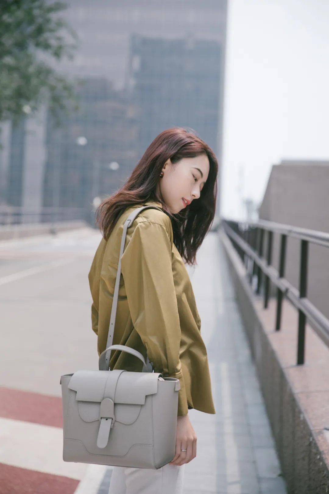 包包|小众包试背 | 通勤包该怎么选?我推荐这只