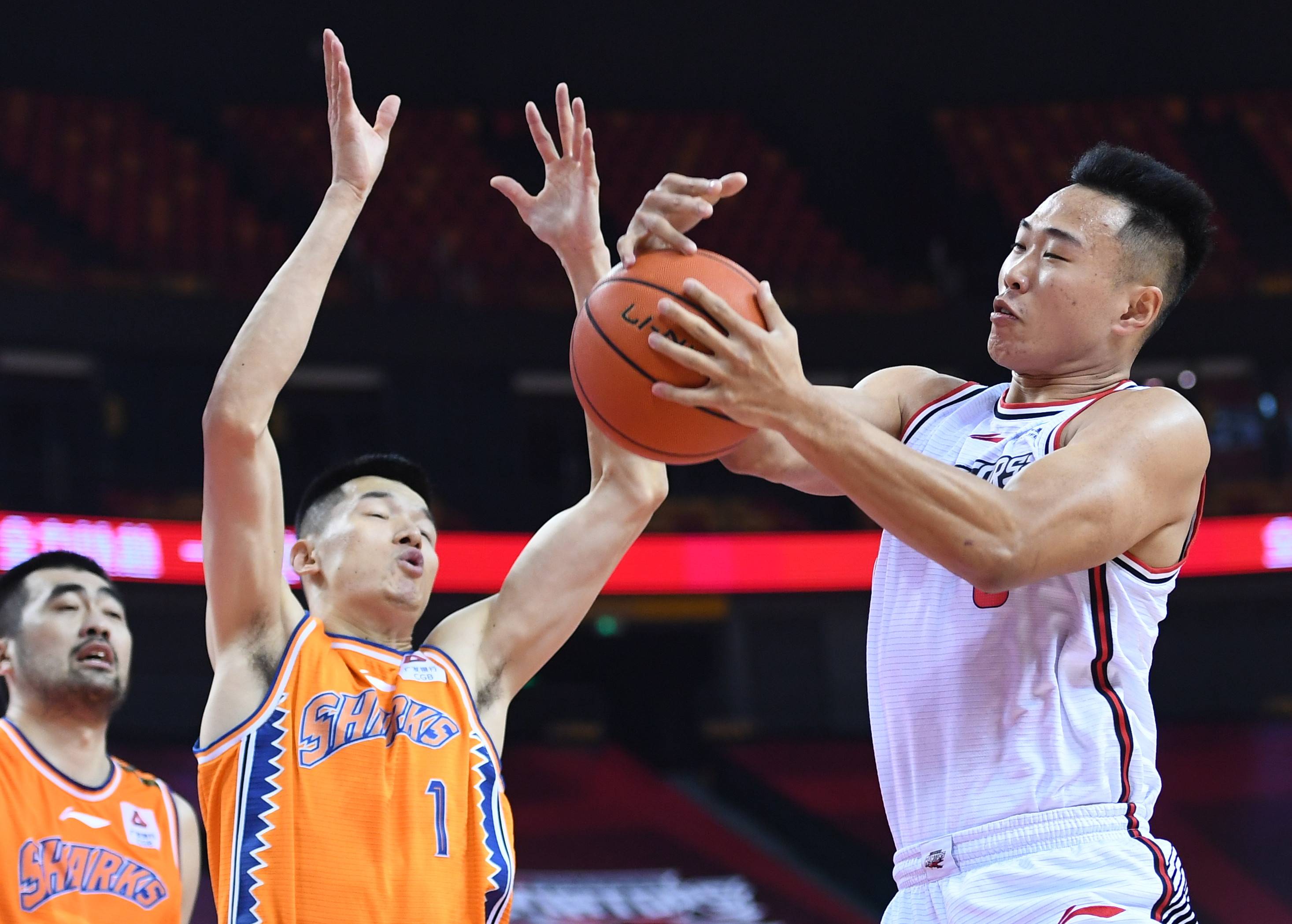 对阵|篮球——CBA复赛第二阶段：深圳马可波罗对阵上海久事