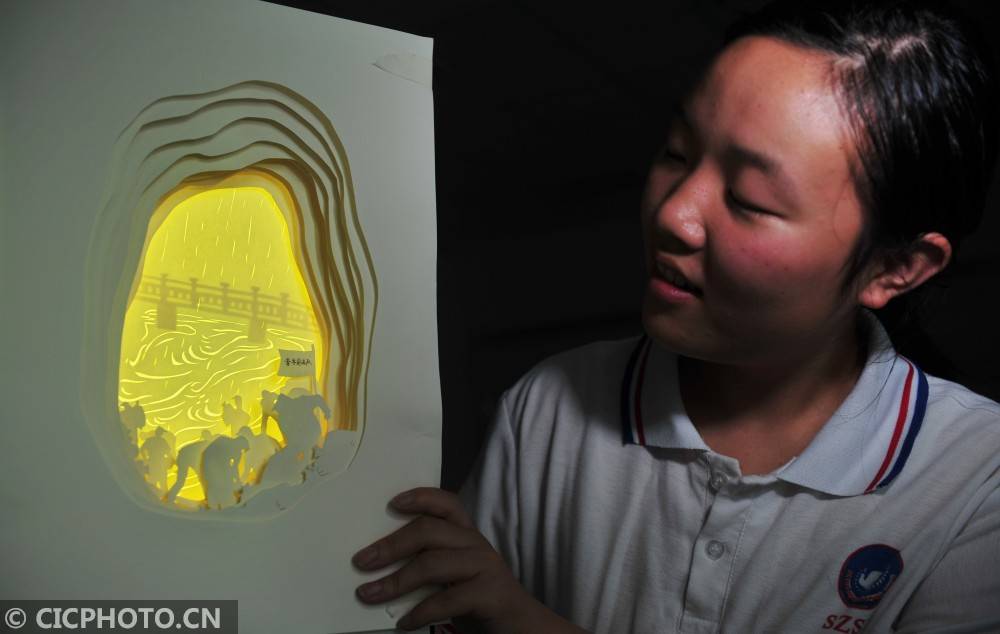 抗洪|江苏睢宁：纸艺作品致敬抗洪英雄