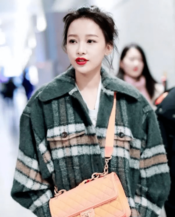 裤子|孙怡真是任性！窄身裤子非得搭配松垮大衣，效果却好得让人意外