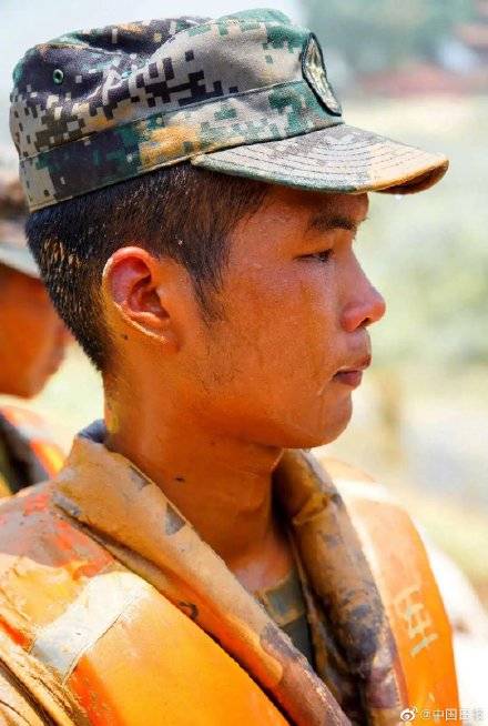 抗洪|泪目！抗洪前线的震撼瞬间