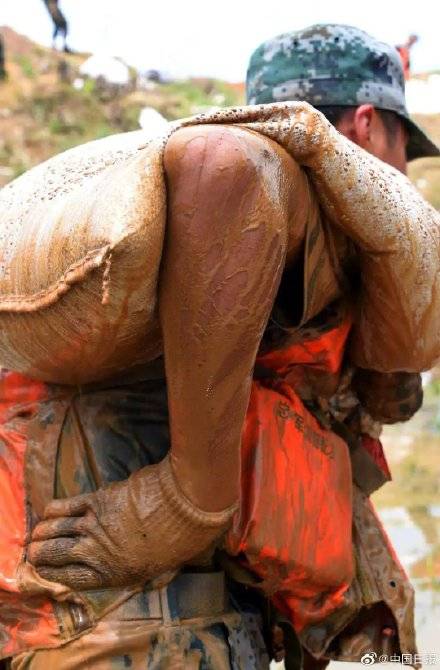 抗洪|泪目！抗洪前线的震撼瞬间