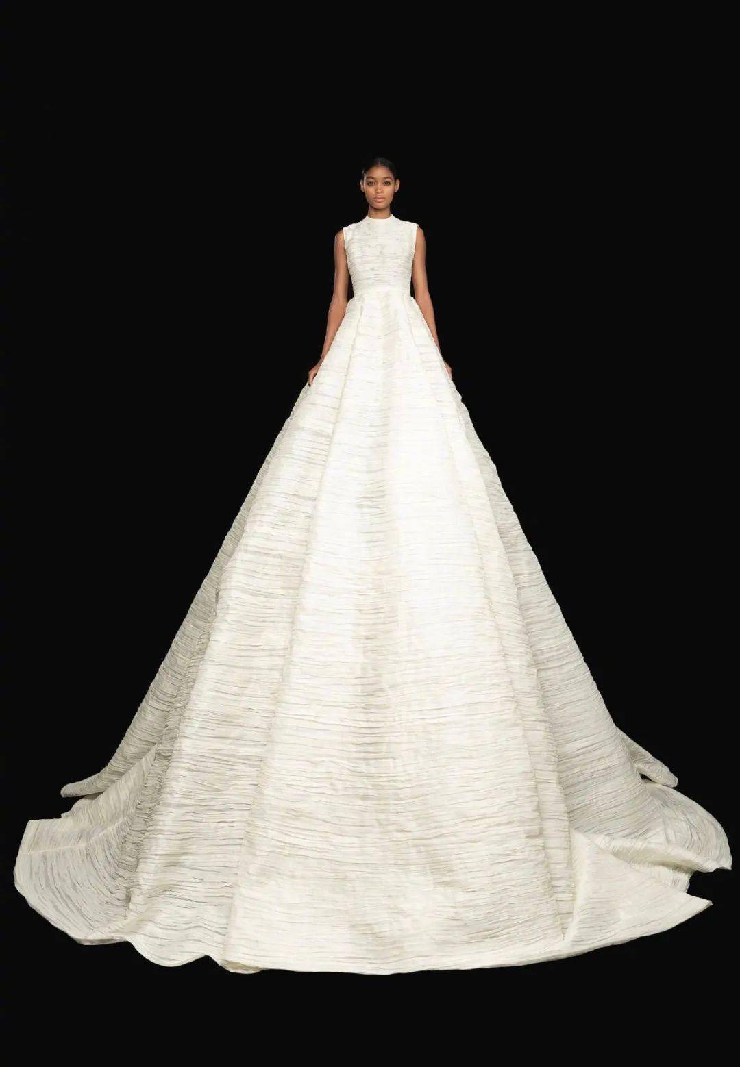 时装|如梦如幻的歌剧魅影,即使不闭上双眼也能看见梦,这一季Valentino高定系列美哭了!