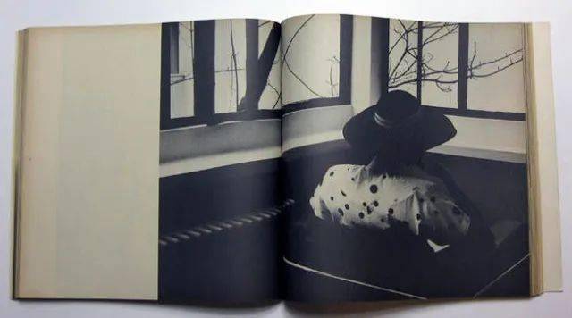 Simons|你愿意花一件单品的钱买一本品牌档案吗？