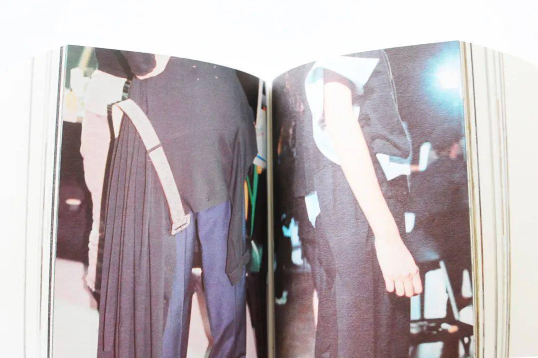 Simons|你愿意花一件单品的钱买一本品牌档案吗？