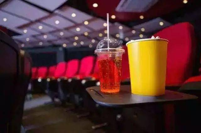 电影院复工:有人等丢15亿,有人等丢了生命