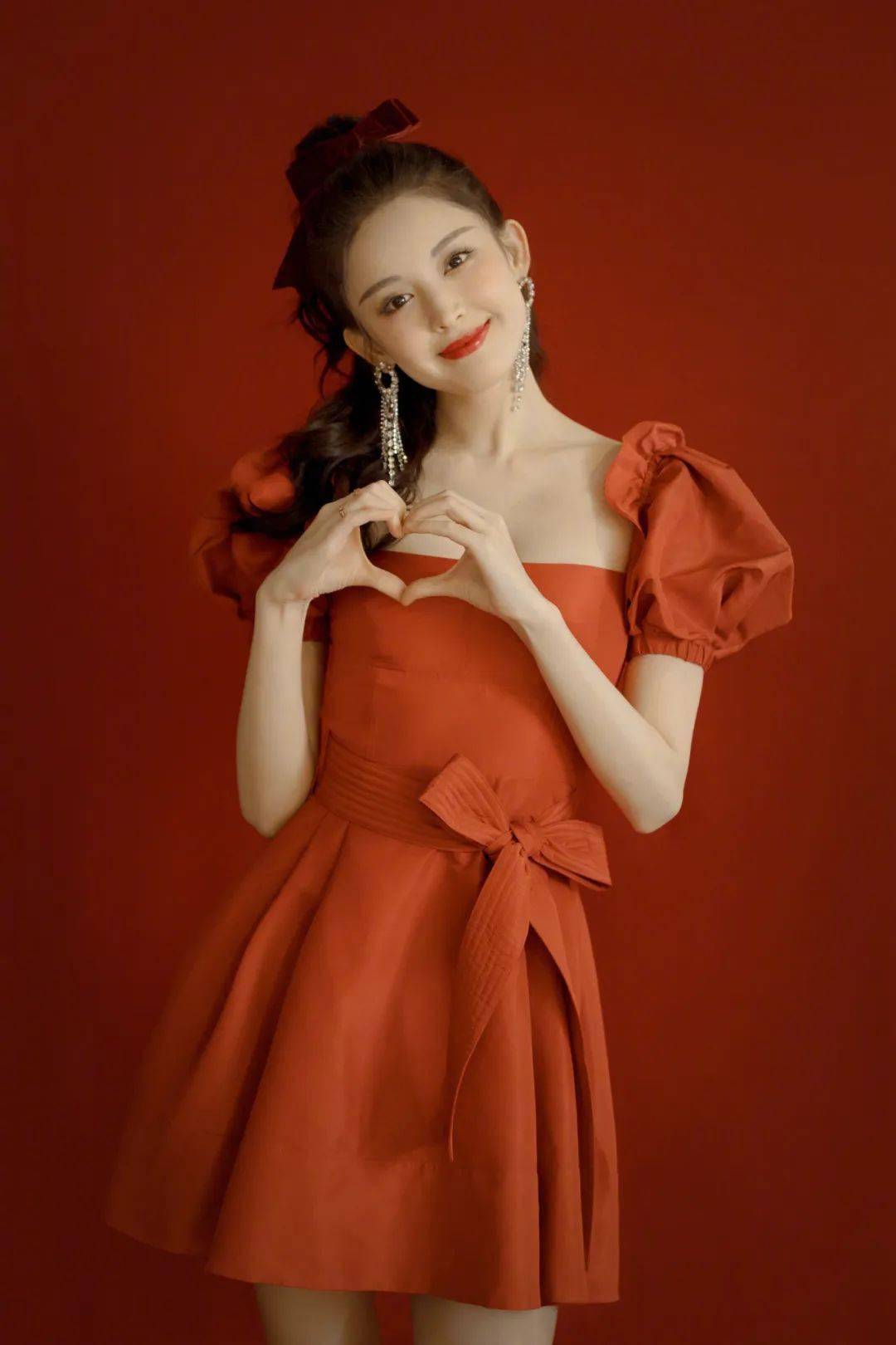 刘雨昕|快讯 | 杨幂封面、郑爽剧照、刘雨昕大使、丁禹兮大片