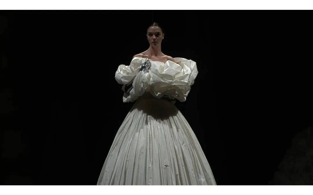 时装|如梦如幻的歌剧魅影,即使不闭上双眼也能看见梦,这一季Valentino高定系列美哭了!