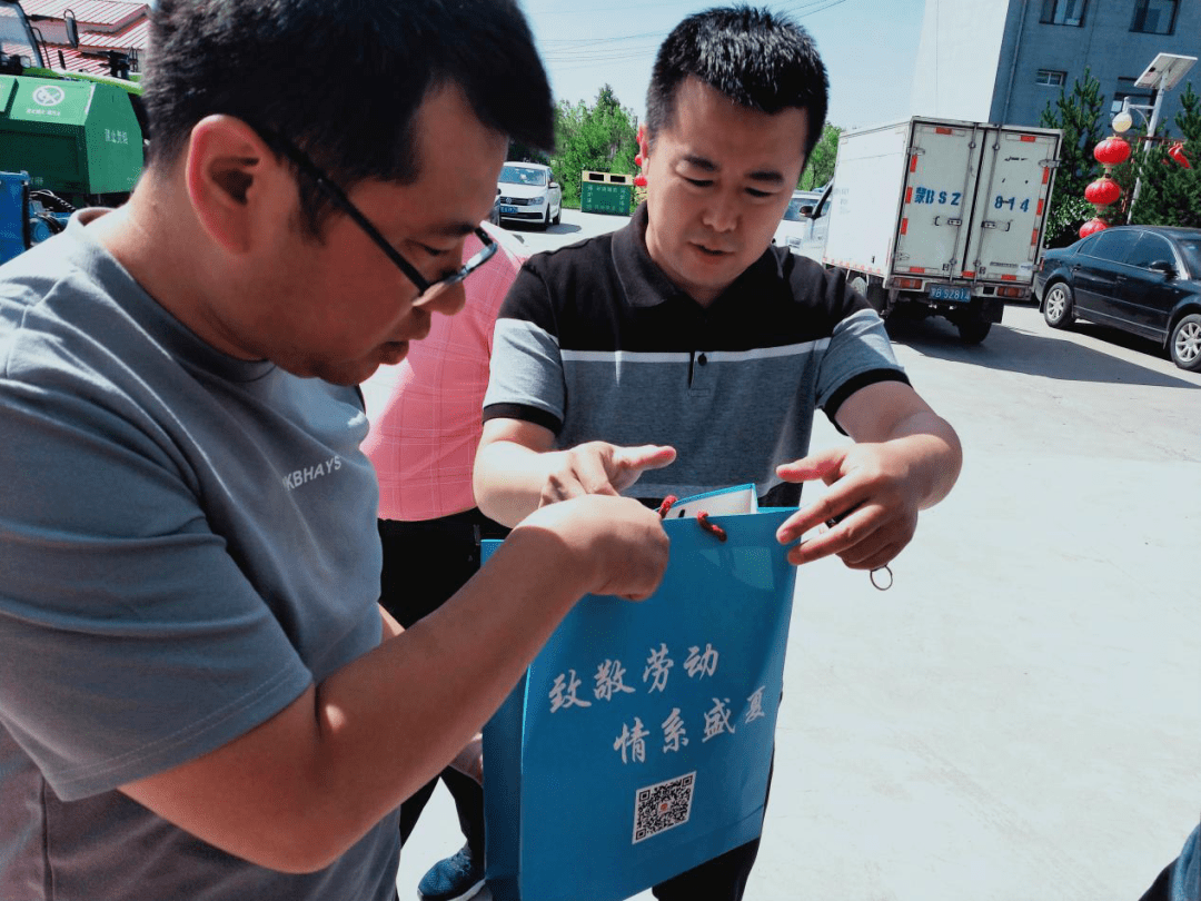 【包头市固阳县怀朔镇】夏日慰问送清凉，助力脱贫攻坚战——县总工会深入怀朔镇开展“致敬劳动，情系盛夏”夏日送清凉活动