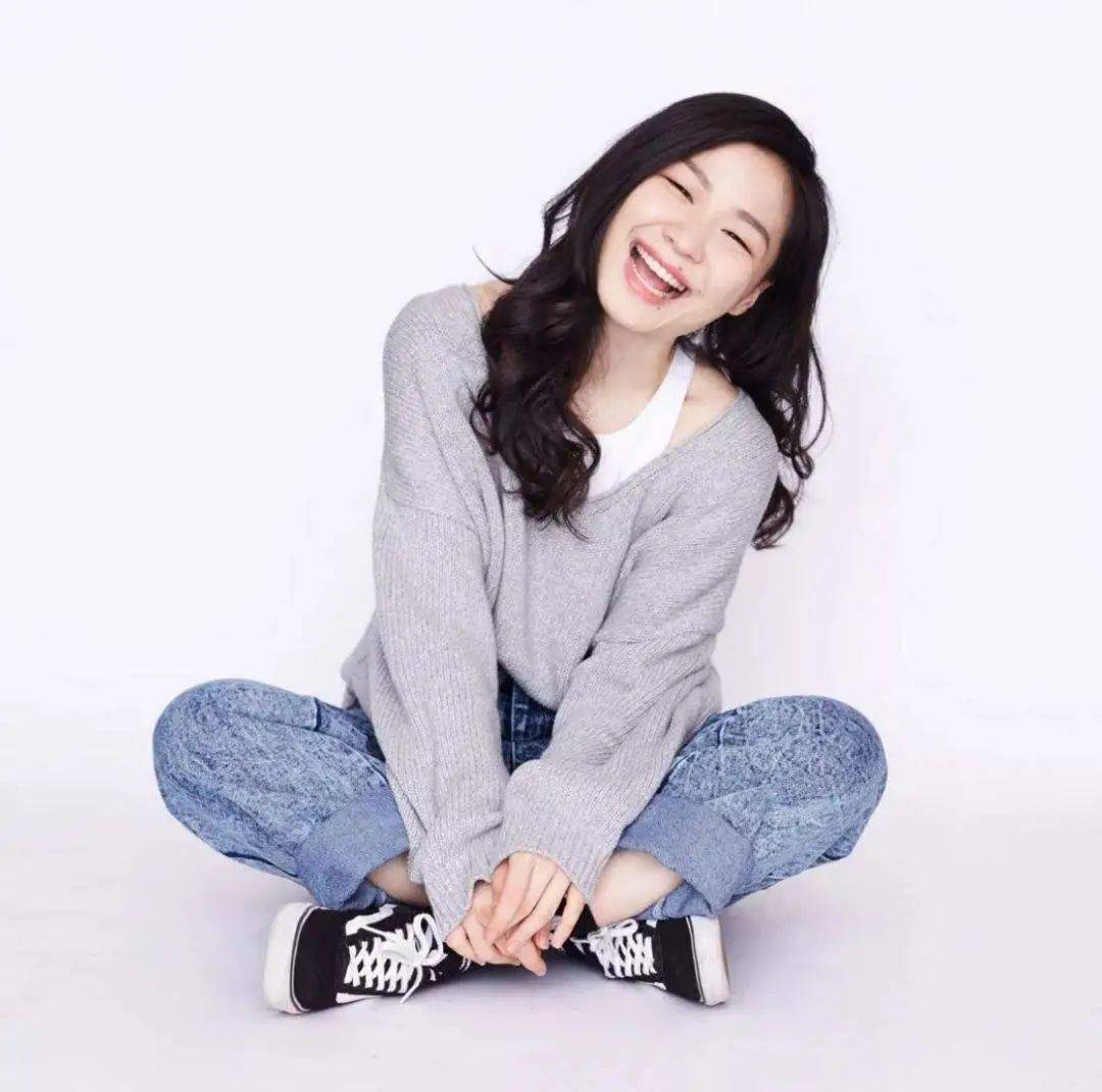 女孩|金靖是如何一步步走入大众视野的？爱笑的女孩运气不会太差