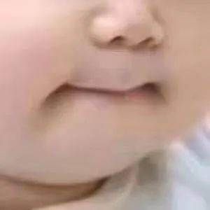 特别污情侣头像摸下面一人一半图片