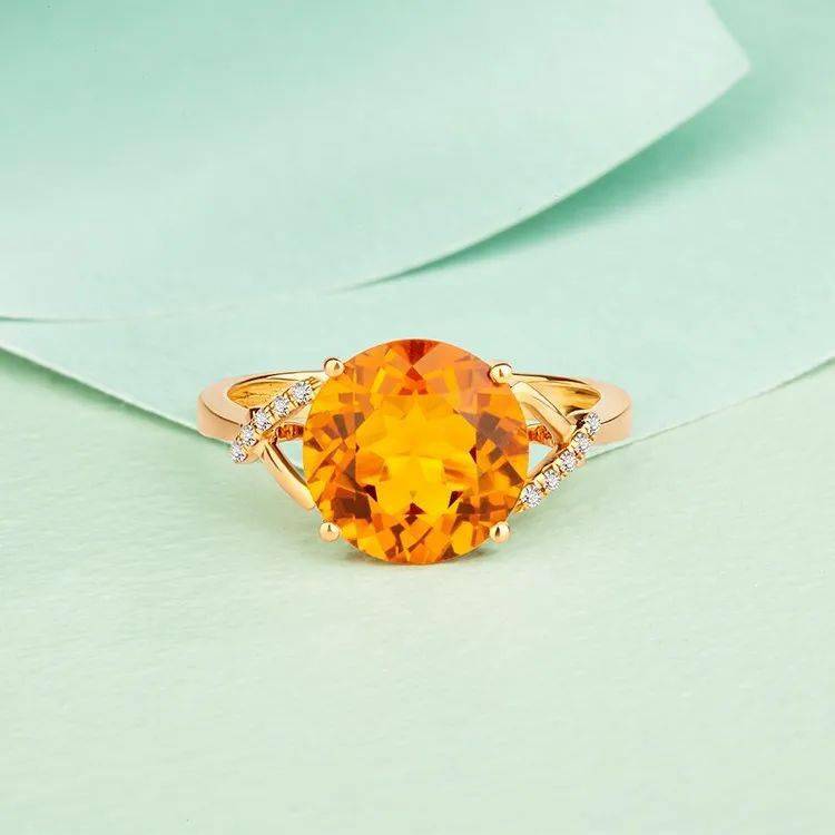 防腐剂|51岁许晴是不是吃了防腐剂？丰乳肥臀蚂蚁腰！都是拿钱堆出来的？